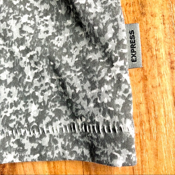 NEW EXPRESS Camo T Shirt Small Gray Crewneck UNISEX Woman’s NWOT - Picture 2 of 15